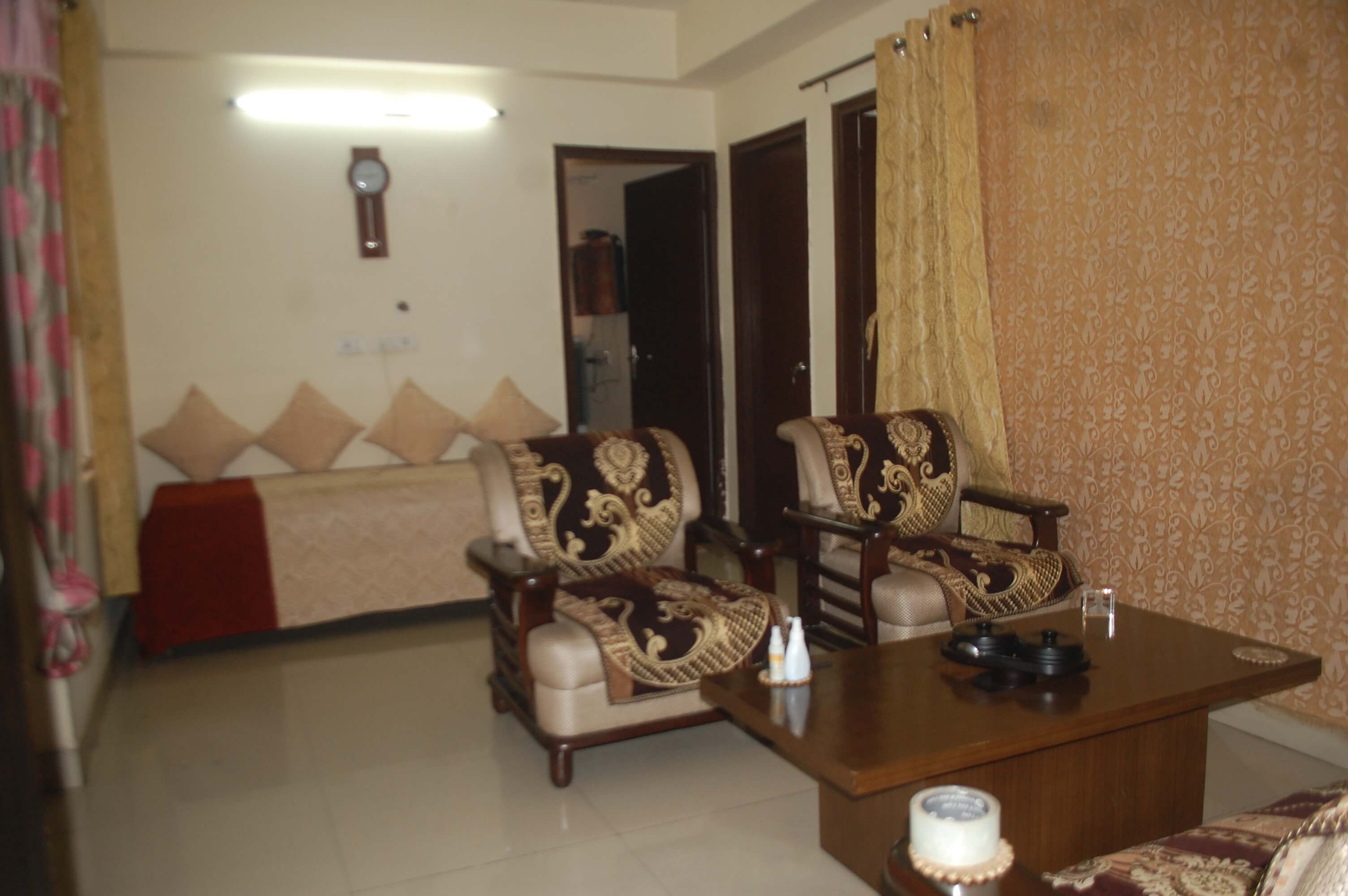 gaur city 2 bhk rent