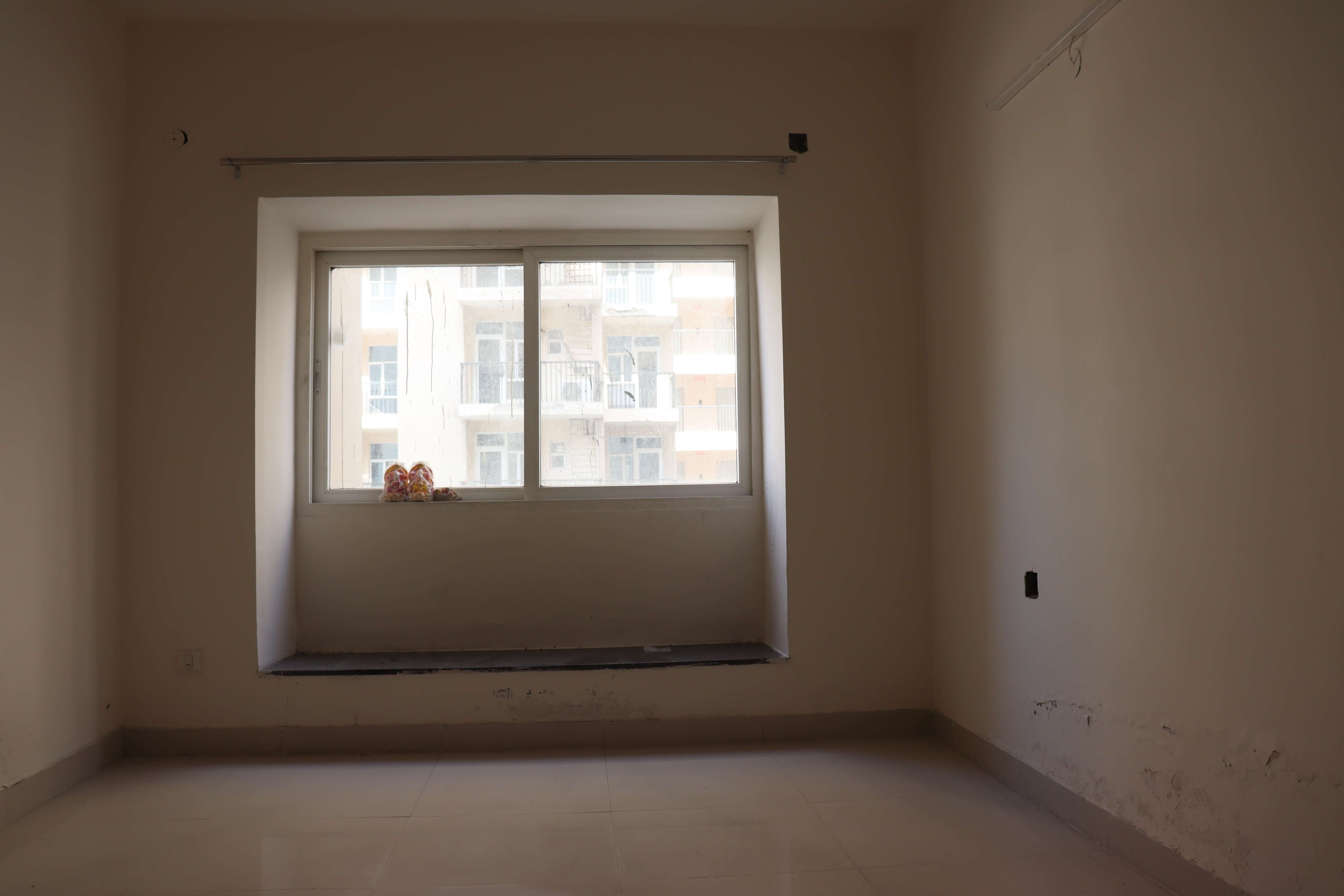 gaur city 2 bhk rent